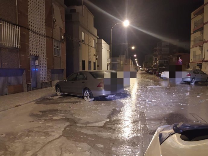 Una subida de marea provoca un 'meteostunami' en Santa Pola que afecta a parte de la flota pesquera y el litoral