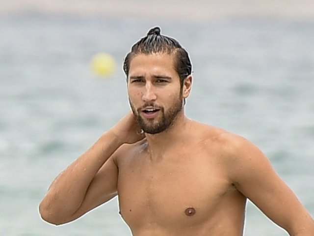 Gianmarco Onestini presume en Ibiza de nueva figura tras su paso por 'Supervivientes'.