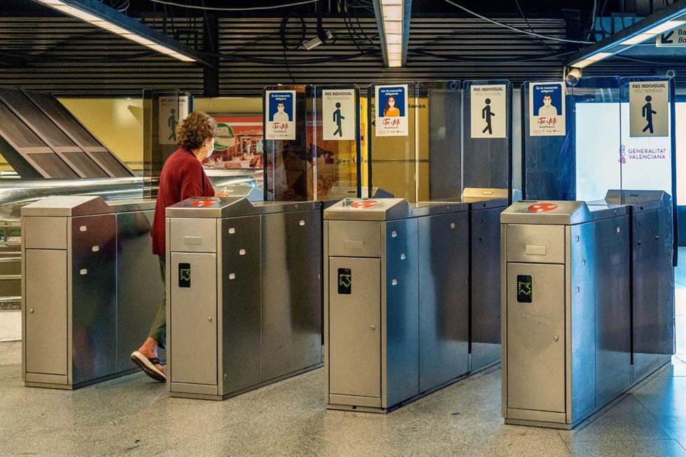 Archivo - Validadoras de Metrovalencia