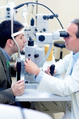 Aumentan los casos de ojo seco por el incremento del uso de pantallas por entretenimiento o teletrabajo