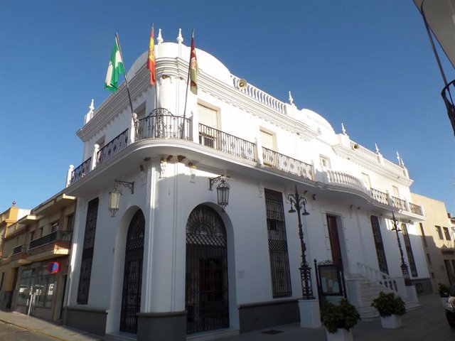 Archivo - Ayuntamiento de Trigueros en foto de archivo.