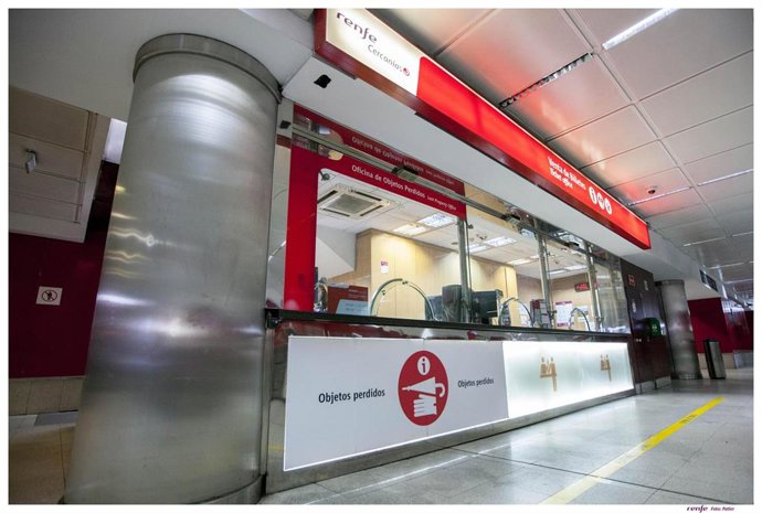 Archivo - Oficina de objetos perdidos en la estación de Nuevos Ministerios.