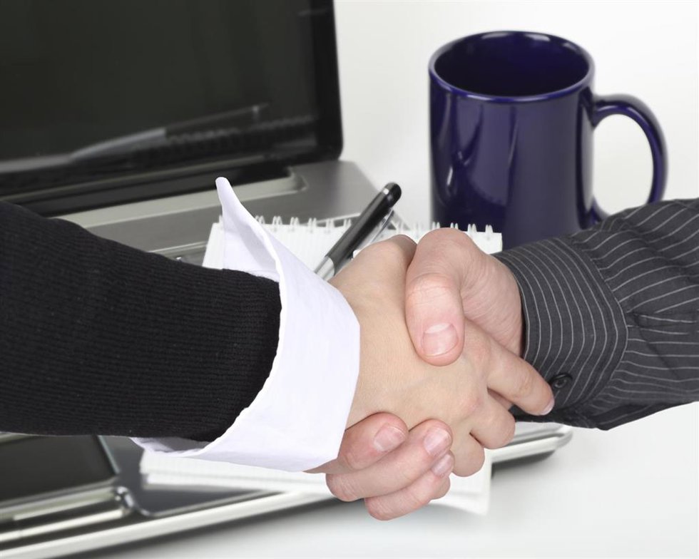 Archivo - Con la llegada del verano se disparan las ofertas de trabajo para reforzar las plantillas. Gran parte de dichas convocatorias se dan en la hostelería y el turismo, ya que son ámbitos cuyo nivel de actividad se eleva considerablemente en estos