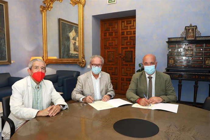 Firma del convenio de colaboración entre la Diputación de Córdoba y la Asociación para el Progreso y la Modernización Córdoba Futura.