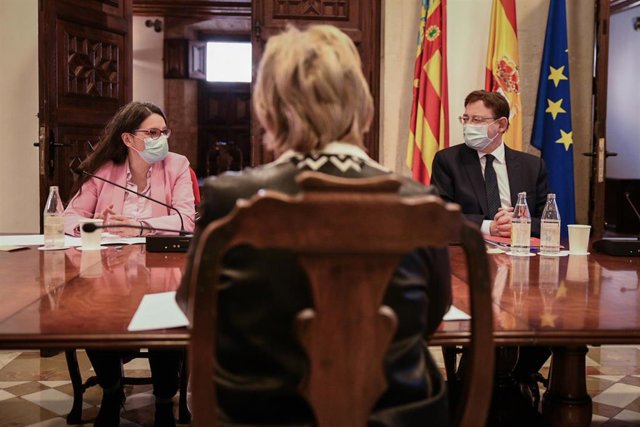 Archivo - La vicepresidenta y consellera de Igualdad, Mónica Oltra (i), la consellera de Sanidad, Ana Barceló (centro), y el presidente de la GeneralitatXimo Puig (d), durante una mesa interdepartamental a 11 de marzo de 2021