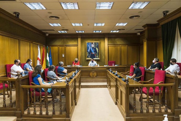 El presidente de la Diputación se reúne con hosteleros de la marca 'Sabores Almería'.