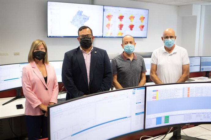 Amparo López, Javier Remírez, José Javier Boulandier y Juan Manuel Lobo en la nueva sala de contigencia del 112