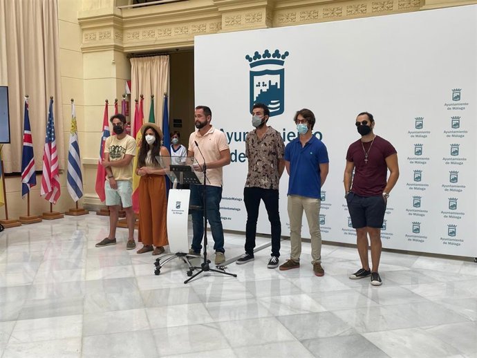 El concejal de Educación, Juventud y Fomento del Empleo del Ayuntamiento de Málaga, Luis Verde, durante la presentación de la final de la muestra de música joven 'MálagaCrea Rock'