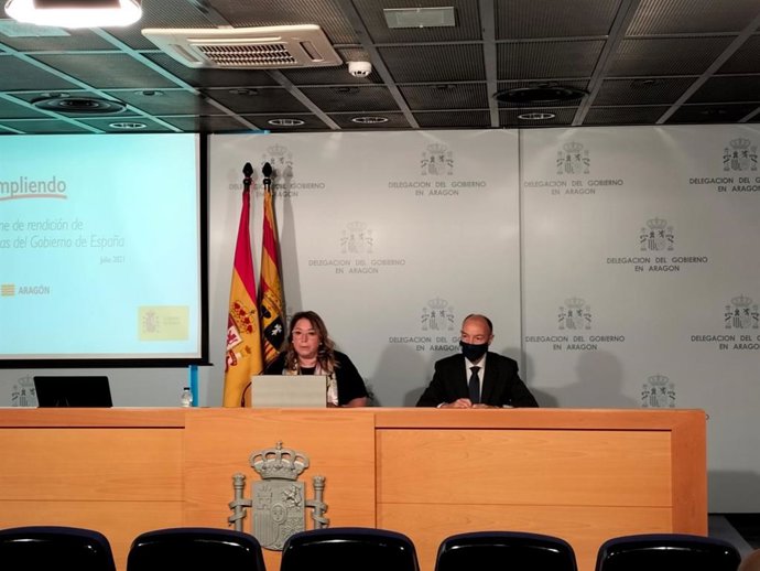 Foto de archivo de la delegada del Gobierno de España en Aragón, Rosa Serrano, y el sudelegado en Zaragoza. Fernando Beltrán.