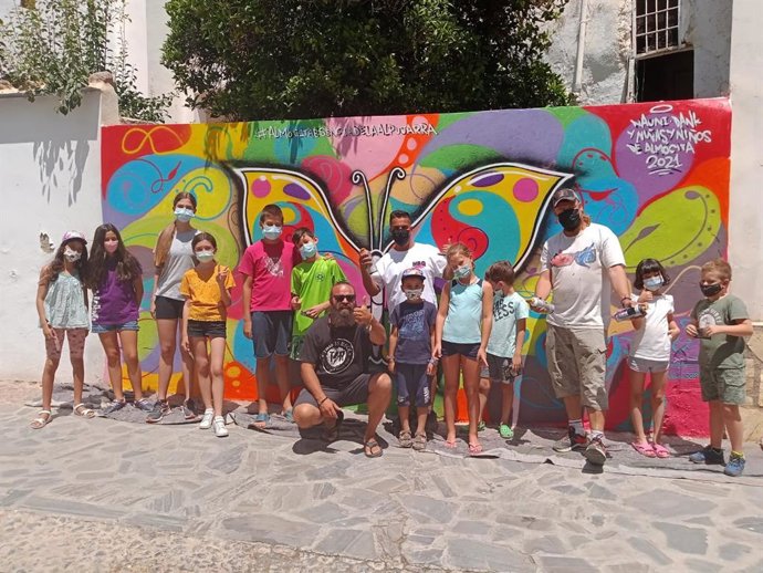 Grupo de grafiti en Almócita (Almería).