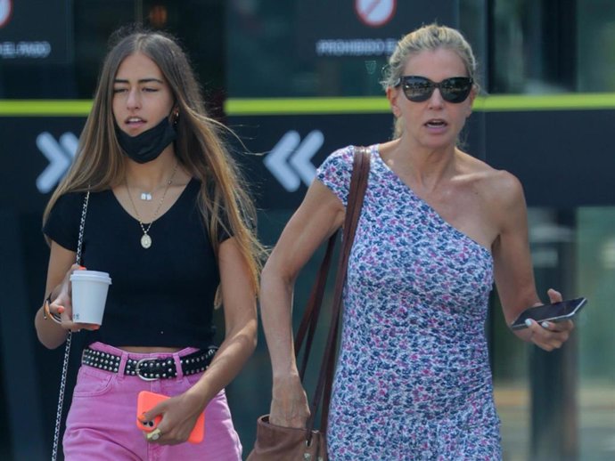Patricia Cerezo junto a su hija, Natalia, disfrutando de una intensa jornada de Shopping.