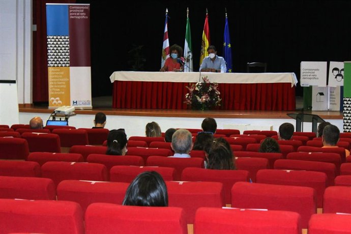 Celebración del tercer Foro Comarcal contra la Despoblación en Aroche (Huelva).