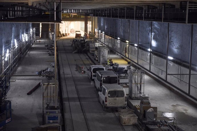 Una de las instalaciones del cañón peatonal entre la estación de Bailén y la futura estación de Alacant de la L10