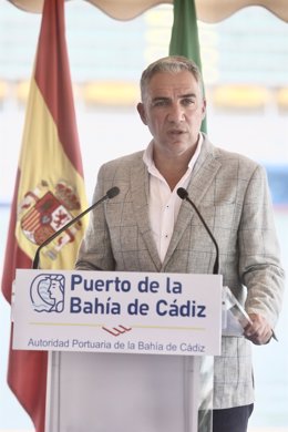 El consejero de la Presidencia, Administración Pública e Interior, Elías Bendodo, interviene después de la visita institucional al Puerto de la Bahía de Cádiz a 11 de agosto del 2021 en Cádiz