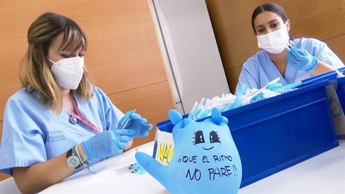 Enfermeras en el centro de vacunación Jubiocio de Valncia
