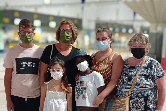 Cecile (en el centro) con su familia de acogida en Córdoba.