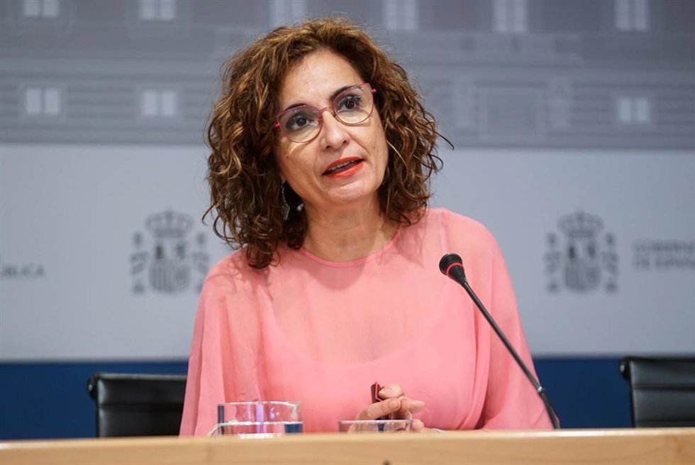 La ministra de Hacienda y Función Pública, María Jesús Montero, ofrece una rueda de prensa tras presidir la Conferencia Sectorial del Plan de Recuperación, Transformación y Resiliencia en la sede ministerial, a 2 de agosto de 2021, en Madrid (España). E