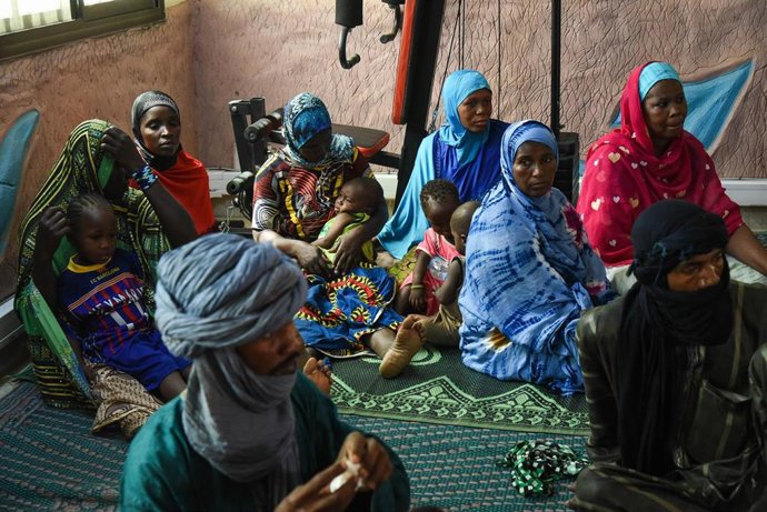 Archivo - Un grupo de refugiados en Gao (Malí)