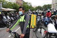 UGT y CCOO piden al Gobierno que extreme la vigilancia para el cumplimiento de la ley de 'riders'