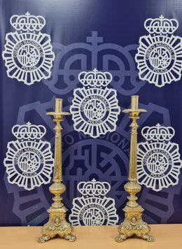 Dos candelabros robados en la iglesia del Carmen de Málaga y recuperados por la Policía Nacional