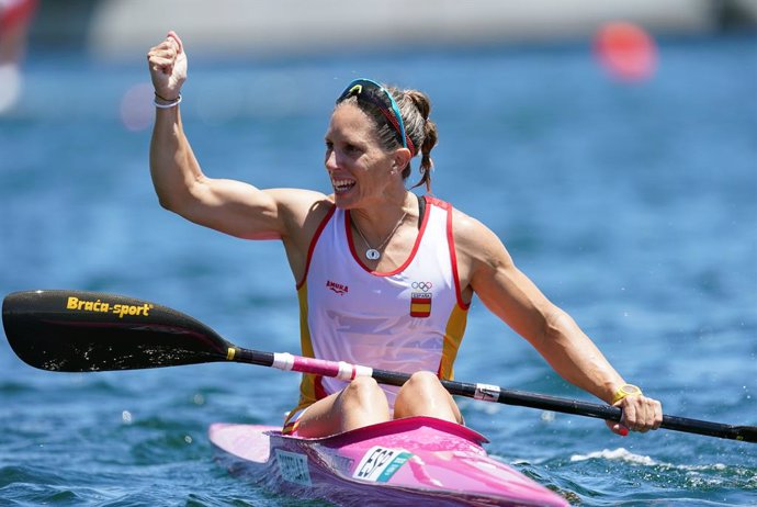03 August 2021, Japan, Tokyo: Spain's Teresa Portela Rivas celebrates silver medal after the Women's Kayak Single 200m Final of the Canoe Sprint competitions, at Sea Forest Waterway, during the Tokyo 2020 Olympic Games. Photo: Mike Egerton/PA Wire/dpa