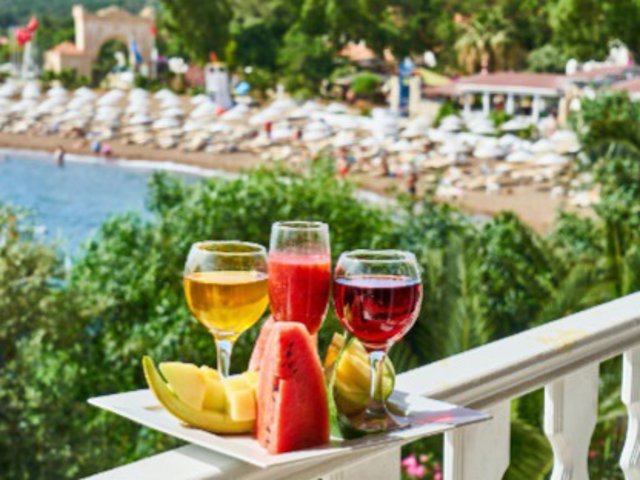 Os proponemos 4 cócteles realizados con vino para probar algo diferente este verano