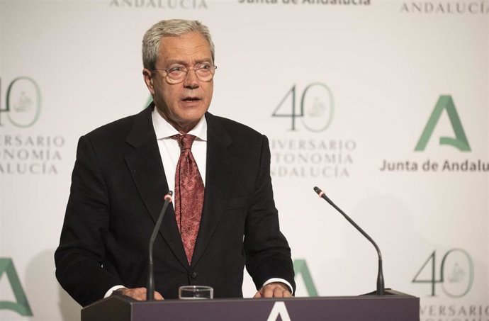 Archivo - Los consejeros de Transformación Económica, Industria, Conocimiento y Universidades, Rogelio Velasco.