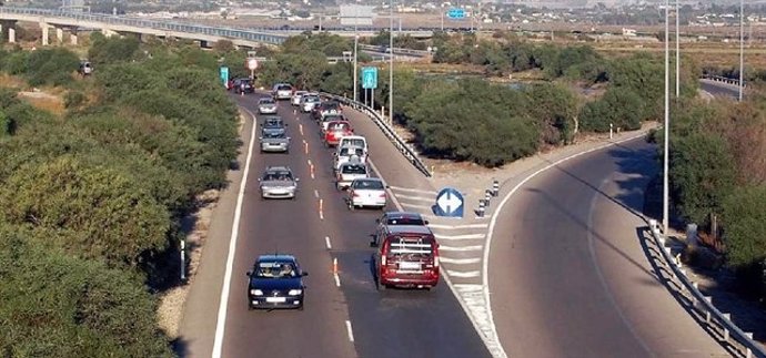 Archivo - Retenciones en carretera de Cádiz