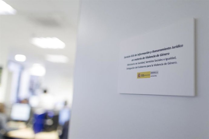 Archivo - Teléfono 016, violencia de género, violencia doméstica, violencia machista, contra la mujer