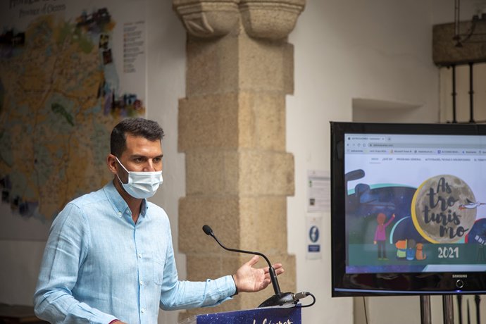 El diputado de Reto Demográfico, Álvaro Sánchez Cotrina, presenta las actividades de Astroturismo que se van a desarrollar en la provincia de Cáceres