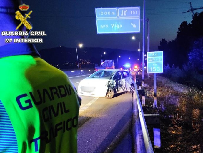 Guardia Civil investiga a una conductora viguesa de 65 años que tuvo un accidente tras conducir bajo los efectos de la droga y en sentido contrario por varios tramos de la AP-9, la AG-57 y la A-55.