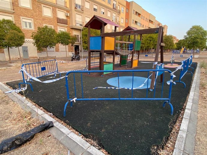 Parque infantil precintado en Badajoz