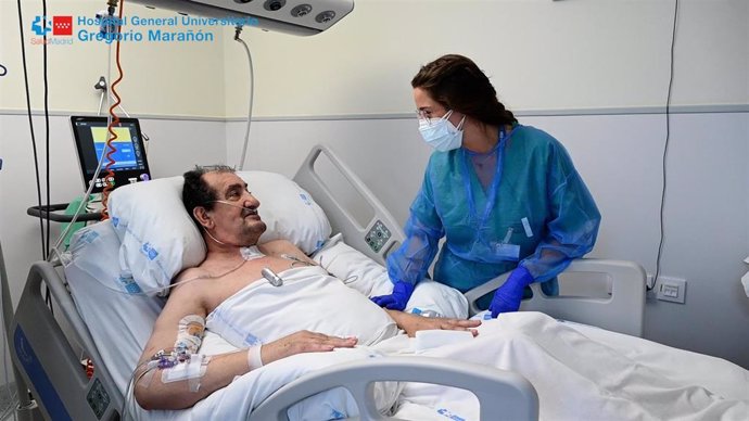 El Hospital Gregorio Marañón traslada a planta a Santiago, un cardiópata grave, que ha pasado tres meses en la UCI por Covid-19