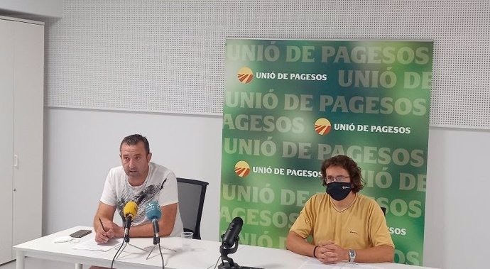 El responsable de cereales d'Unió de Pagesos, Santi Caudevilla, y el coordinador territorial de Lleida del sindicato, Josep Sellart, en rueda de prensa este jueves.