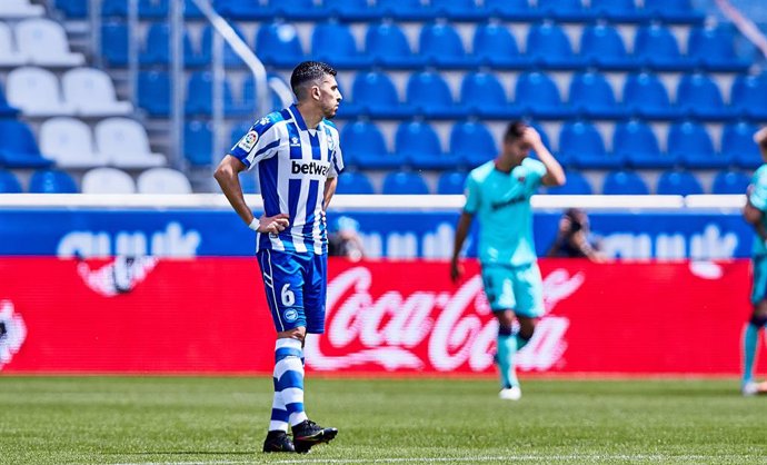 Archivo - Rodrigo Battaglia of Deportivo Alaves during the Spanish league, La Liga Santander, football match played between Deportivo Alaves and Levante UD at Mendizorroza stadium on May 08, 2021 in Vitoria, Spain.