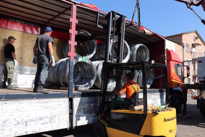 Envío de material desde Ucrania para la construcción de una verja en Lituania