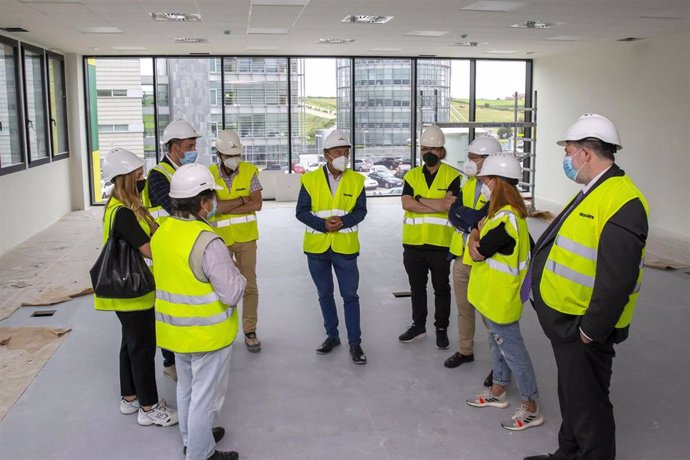 El consejero de Industria, Turismo, Innovación, Transporte y Comercio, Javier López Marcano, visita el edificio Bisalia, en el PCTCAN.