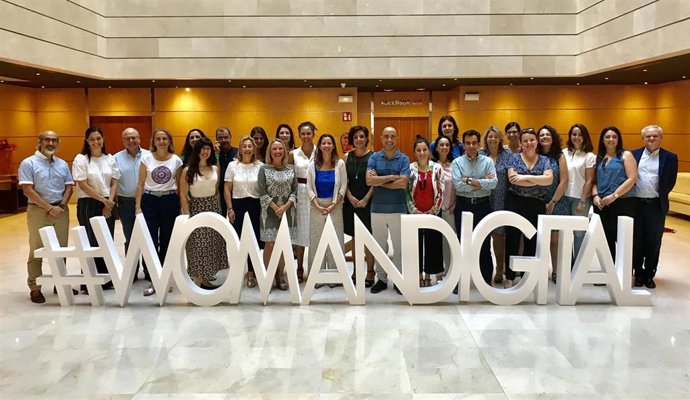 Archivo - Imagen de archivo del encuentro celebrado en la Consejería de Economía sobre la iniciativa WomanDigital, para la elaboración de un censo de mujeres profesionales del sector TIC.