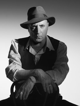 Archivo - Imagen del cantante de rock Loquillo, que actuará en Tomares