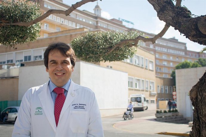 El jefe de servicio de electromedicina del Hospital Universitario Virgen del Rocío, José Domingo Sanmartín
