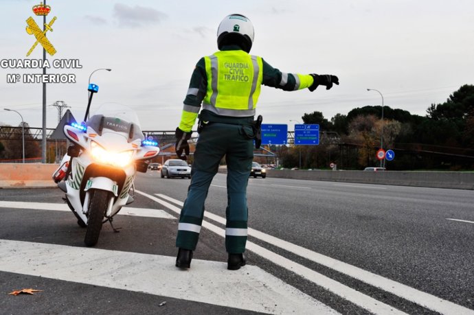 Archivo - Control de Guardia Civil de Tráfico