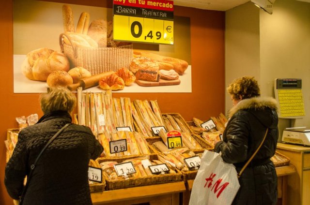 Archivo - Consumo, panadería, pan,  precio, precios, IPC, supermercado, alimentos, compras, comprar, comprando