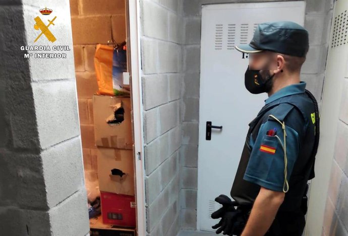 Un guardia en un trastero