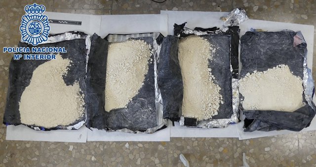 Droga intervenida en el doble fondo de dos maletas a un pasajero del aeropuerto de Málaga procedente de Brasil vía Lisboa