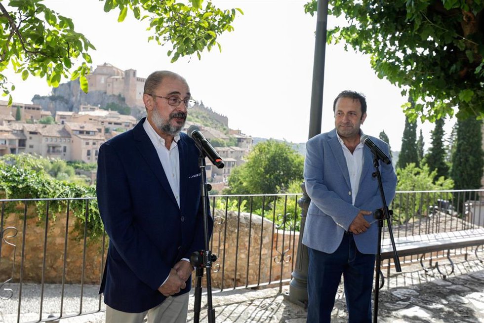 El presidente de Aragón, Javier Lambán, visita el municipio oscense de Alquézar.