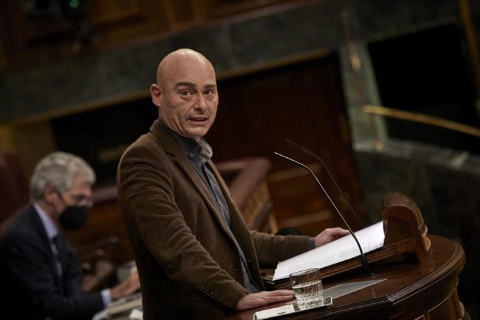 Archivo - El secretario general del grupo parlamentario de Unidas Podemos, Txema Guijarro, interviene durante una sesión plenaria en el Congreso de los Diputados, en Madrid, (España), a 23 de febrero de 2021. Foto de archivo
