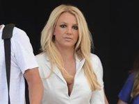 El padre de Britney Spears renuncia a la tutela de la artista