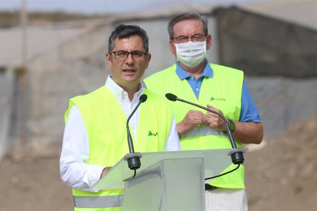 El ministro de la Presidencia, Relaciones con las Cortes y Memoria Democrática, Félix Bolaños, este viernes en su atención a los medios tras visitar las obras de la Línea Alta Velocidad Almería-Murcia.