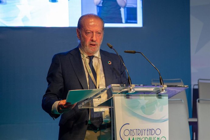 Archivo - El presidente de la Diputación de Sevilla y de la FAMP, Fernando Rodríguez Villalobos.