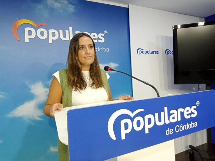 La portavoz de Salud y Familias del Grupo Parlamentario Popular andaluz, Beatriz Jurado.